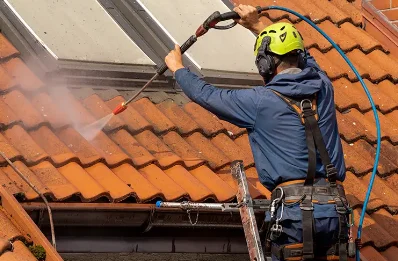 Démoussage et hydrofuge de toiture à Félines-Termenès